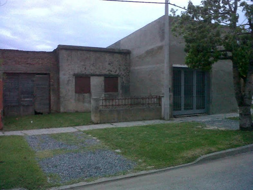 Casa De 2 Ambientes En Venta En Chascomus