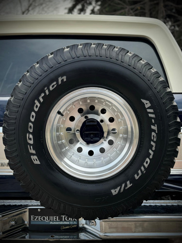 Ford Bronco XLT V8 302