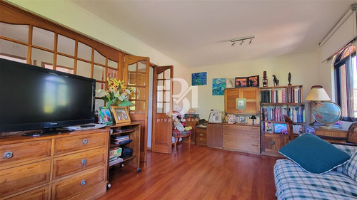 Casa En Venta De 4 Dorm. En La Reina