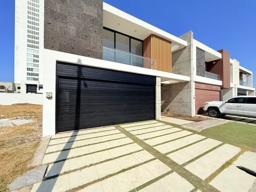 Casa En Venta En Veracruz Con Alberca Fracc. Playas Del Conchal.