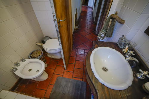 Disfruta De Una Casa Con Jardin, Quincho Y Garage - 5 Ambientes!