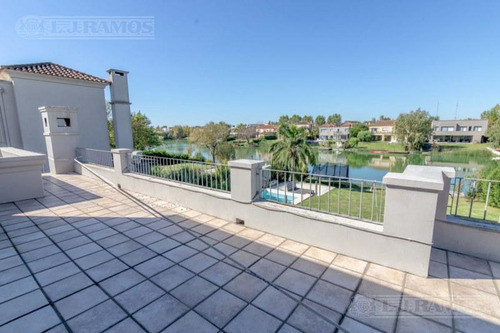 Casa A La Laguna Central Con 3 Dormitorios En Venta En Santa Barbara