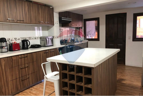 Casa Con Piscina, Quincho Y Cocina Renovada