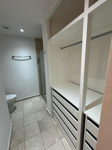 Gran Vista/3 Rec. Con Baño/construcción Sólida