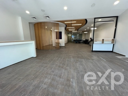 Local Comercial En Av. Las Condes.