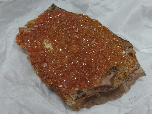 Imagen 1 de 1 de Piedra Vanadinita Nro. 3 En Matriz Pieza De Colección
