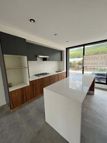 En Venta | Espectacular Casa En Privada Con Casa Club, Nuevo Refugio, Querétaro