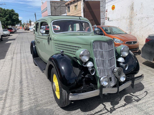 Imagen 2 de 14 de Ford Victoria Sedan
