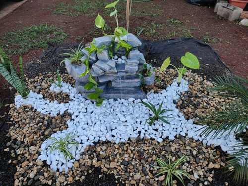Cascata Com Pedras Com Queda D'água Reaproveitável,