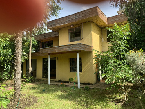 Se Arrienda Sitio Central Con Dos Casas