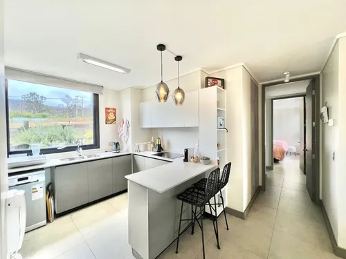 Excelente Departamento En Primer Piso Con Jardín En Marbella