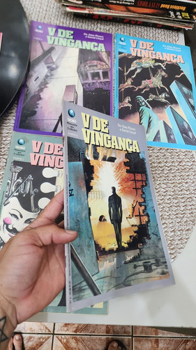 Livro Hq V De Vingança Minissérie Completa 5 Partes Globo (Usado)