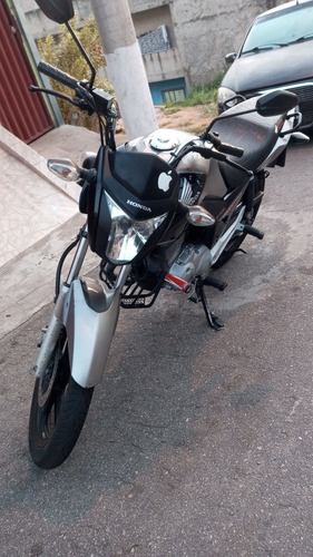 Imagem 1 de 5 de Honda 2015