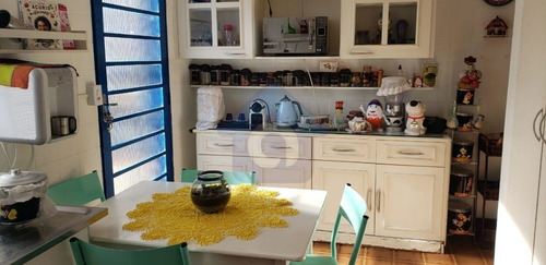 Imagem 9 de 15 de Casa Térrea, Confortável, Com Jardim Frontal Com Árvores Frutíferas, Com 3 Dormitórios E 4 Vagas . - Tw15952