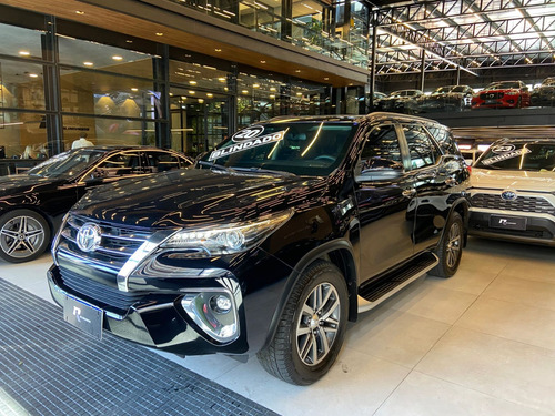 Toyota Hilux SW4 2.8 SRX 4X4 7 LUGARES 16V TURBO INTERCOOLER DIESEL 4P AUTOMÁTICO