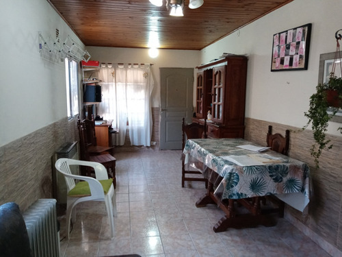 Imagen 3 de 11 de Casa Barrio San Miguel, Sobre Rivadavia