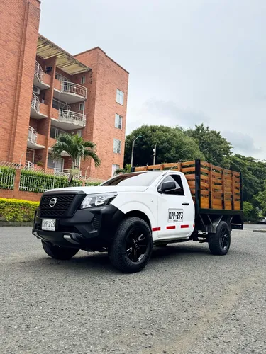 Nissan Frontier Estacas Modelo 2022