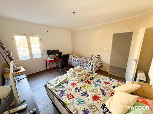 Casa En Venta - 5 Dormitorios 3 Baños - Villa Elvira