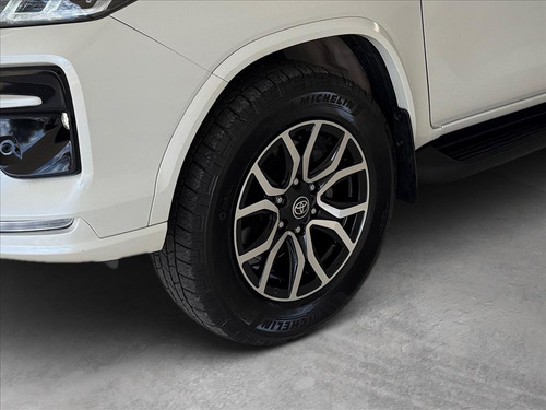 Toyota Hilux SW4 2.8 D-4D TURBO DIESEL GR-S 7L 4X4 AUTOMÁTICO