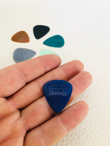 Picks Puas Pajuelas Para Instrumentos Musicales X10 Unid.