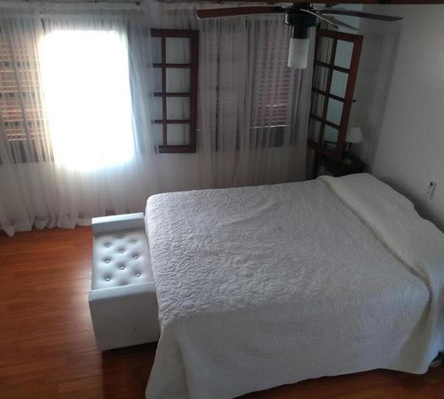 Excelente Chalet 6 Ambientes Con Parque Quincho Y Pileta
