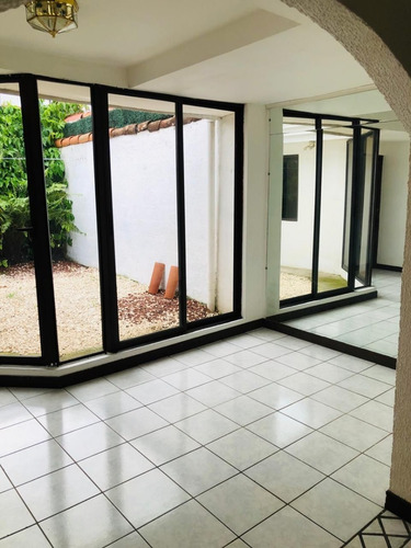 Imagen 9 de 9 de Hermosa Casa, Excelente Ubicación, Cerca De Centros Comerciales, Escuelas, Colegios, Centros De Salud