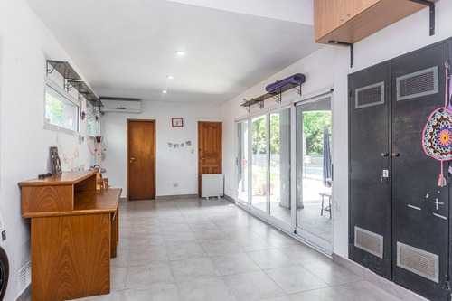 Imagen 12 de 30 de Venta · Casa En Barrio Ecológico De 242 M² Construidos, Jardín Y Pileta | Calles 460 Y 13c