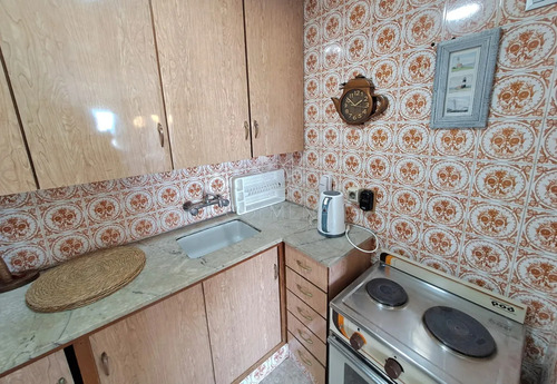 Venta. Península, 1 Dormitorio Y Medio Garaje.