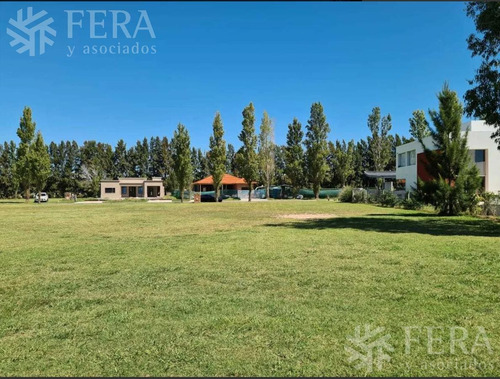 Imagen 6 de 11 de Venta De Lote En Club Miralagos 2 (28070)
