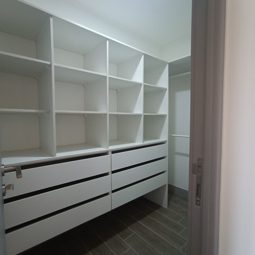 Edificio Av. Almte. Blanco Encalada (1 Est. 1 Bod.) Piso 5