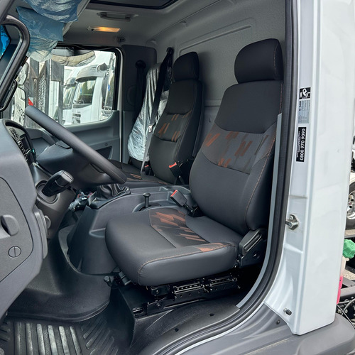 Mb Accelo 1017 Ano 2025 Chassi 4x2 Zero Km Financia Até 100%