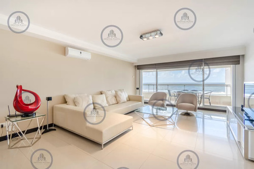 Oportunidad Moderno Apartamento De 3 Dormitorio Y Dependencia Frente Al Mar, Playa Brava