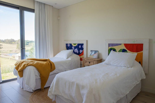 Casa En Venta De 4 Dormitorios En Pueblo Mio (ref: Bpv-10201)