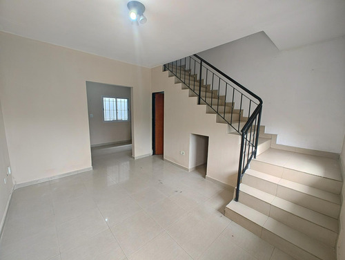 Excelente Duplex A Mts Del Centro Comercial De Laferrere