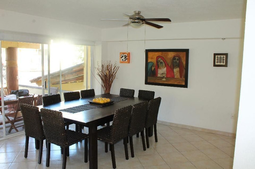 Residencia Con 4 Recámaras, Alberca En Áreas Comunes