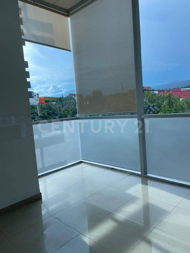Venta De Consultorio De 4 Espacios, Excelente Ubicación Y Seguridad