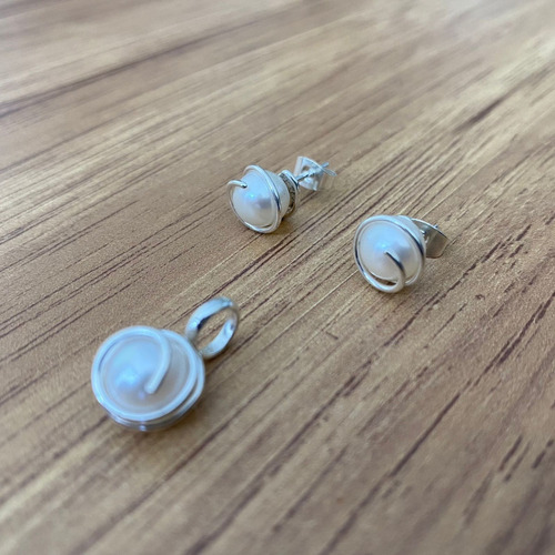 Imagen 5 de 10 de Juego Dije Y Aretes Perla Y Plata .925 Agálea Joyería
