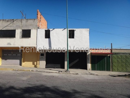 Local Comercial En Alquiler En Barquisimeto Av Venezuela Posee 2 Pisos Muy Bien Ubicado Visítalo! Cod 25 16718 Comunícate Soy Gabi Irastorza