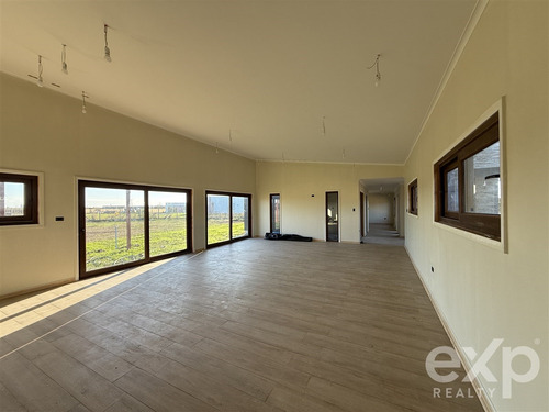 Chilan Casa En Venta De 3 Dorm 3 Baños, Exclusivo Condominio