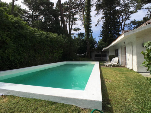 Casa Con Piscina A Dos Cuadras Del Mar Punta Del Este 1- Playa Mansa