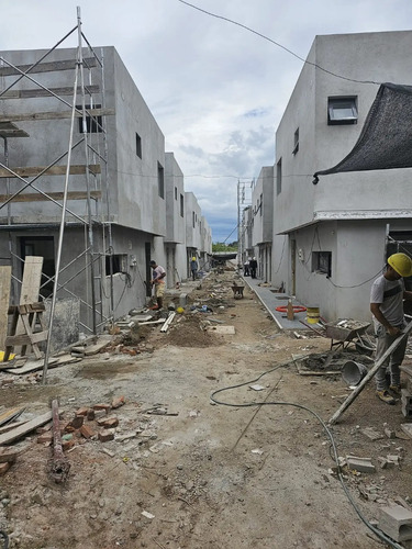 Oportunidad¡ Casa Dúplex Con Renta. 2 Dormitorios, 3 Baños, Garaje. Parrillero