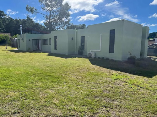 Casa En Alquiler De 2 Dormitorios C/ Cochera En Pinares