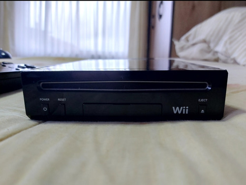 Nintendo Wii Black Con 2 Nunchuk, Un Joystick Y El Wii Sport (Usado)