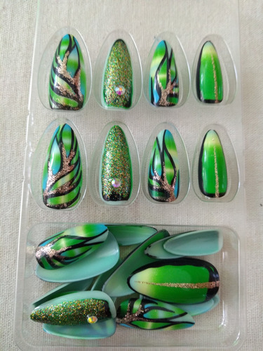 Uñas Rehusables, Postizas