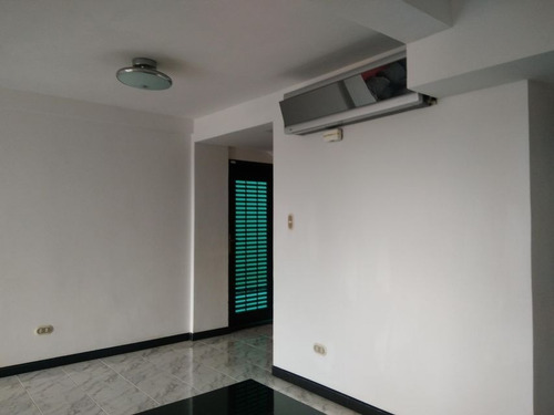 Imagen 8 de 18 de Eloisa Mejia Rentahouse Vende Townhouse En El Parral Valencia 22-9386
