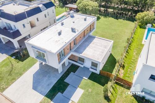 Imagen 7 de 29 de Amplia Casa De 3 Dormitorios En Venta - San Sebastian