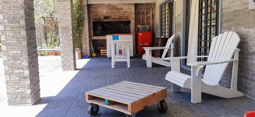 Moderna Y Amplia Casa Con Piscina En La Floresta