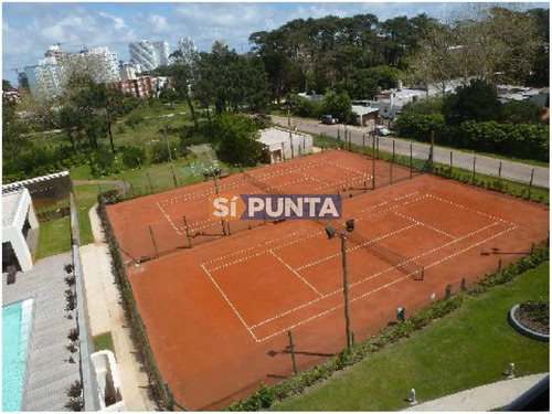 Imagen 12 de 25 de Edificio Con Servicios