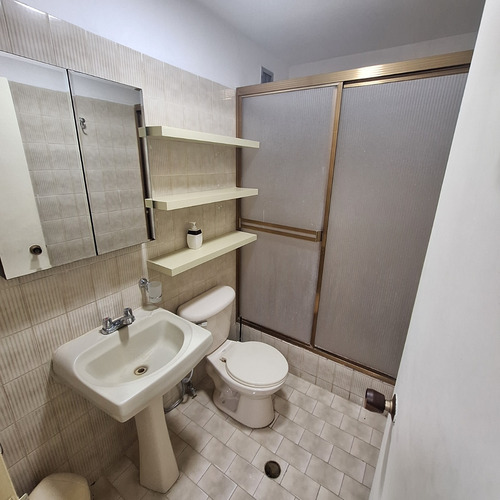 Alquilo Apartamento En Torre Park Aveneu, Horizonte, 50mts. Puesto Techado, A/a, Cocina, Excelente Seguridad Oficina En Alq
