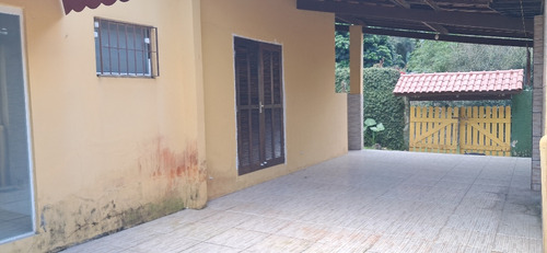 Casa Com 2 Quartos, 2 Banheiros, 2 Vagas Na Garagem